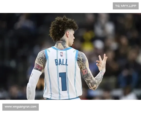 以拉梅尔鲍尔三球传奇探秘解析他如何成为当代篮球艺术化象征