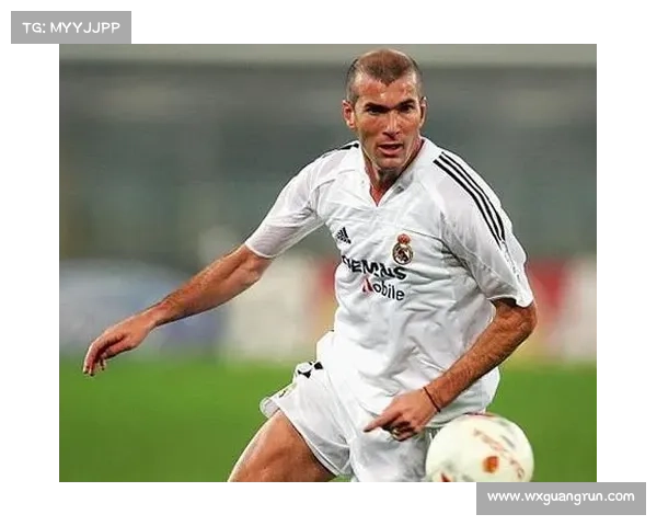 如何识别齐达内足球生涯中的巅峰时期及其标志性表现